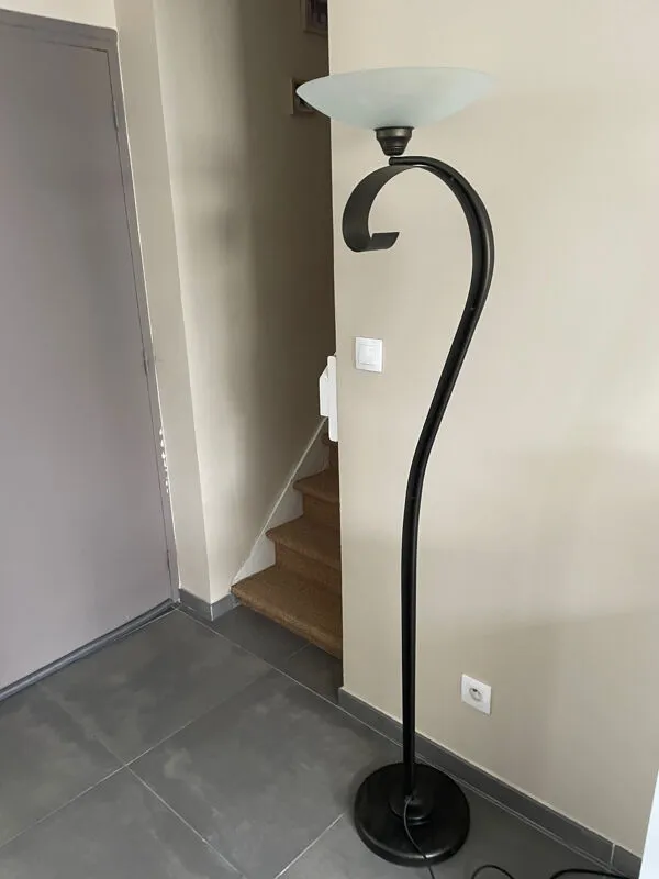 Illustration numéro 5 du produit Lampadaire arc, design épuré, d’inspiration italienne (180cm)