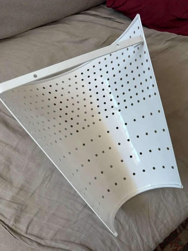 Illustration numéro 5 du produit Applique tôle perforée laqué blanc état neuf