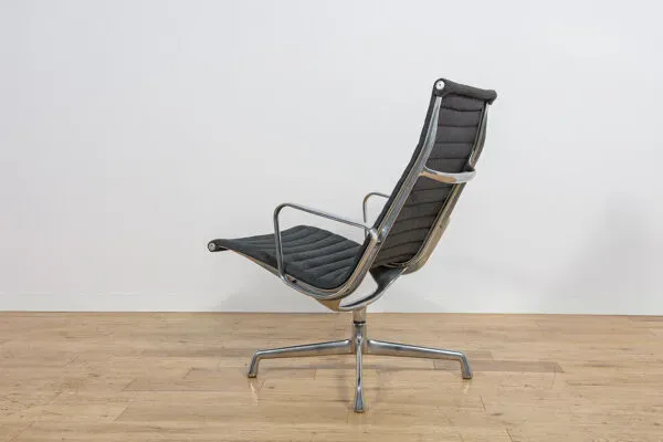 Illustration numéro 5 du produit Fauteuil EA124 par Charles et Ray Eames pour Herman Miller, États-Unis, années 1980.