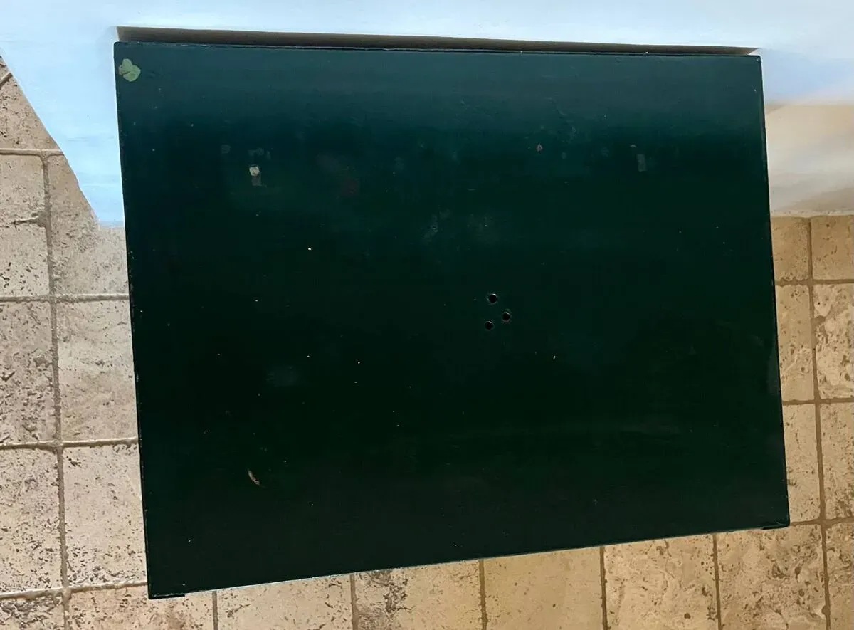 Illustration numéro 5 du produit Meuble de rangement industriel en métal vert