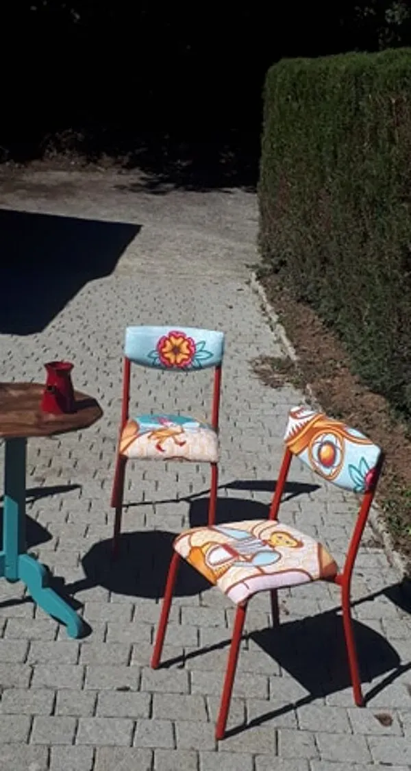 Illustration numéro 5 du produit Chaise écolier tapissées avec tissu coloré