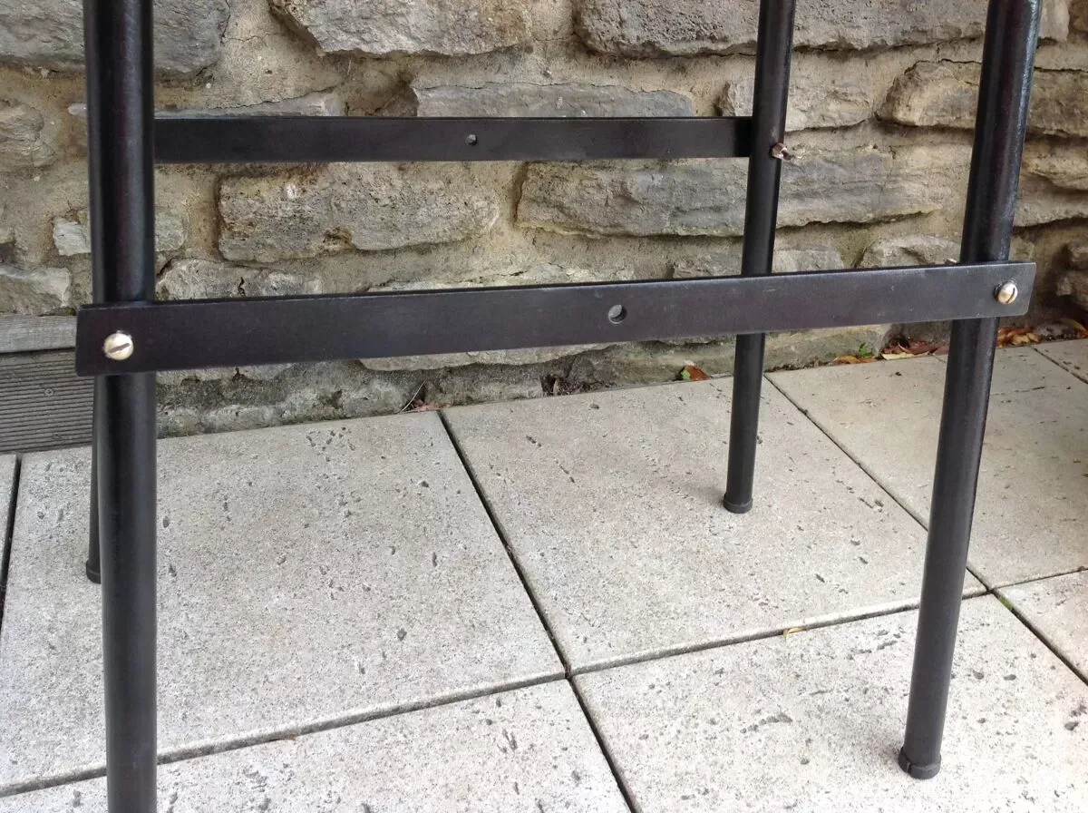 Illustration numéro 5 du produit Table d'appoint en bois et metal style industriel années 60-70