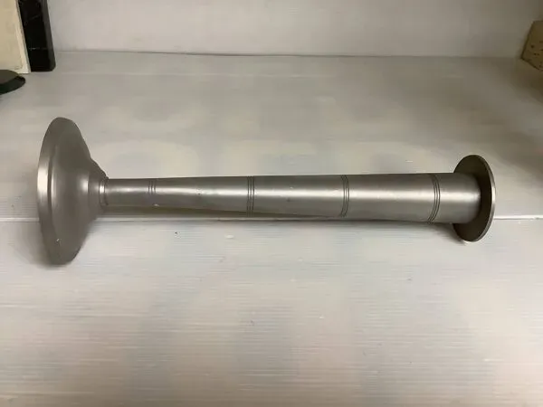 Illustration numéro 5 du produit Trio de bougeoirs asymétriques forme cornet