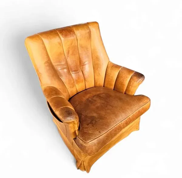 Illustration numéro 5 du produit Fauteuil club en cuir de mouton des années 1970 avec porte-revues