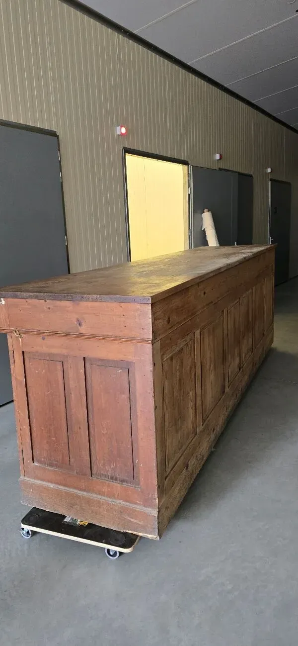 Illustration numéro 5 du produit Ancien comptoir de coordonnier