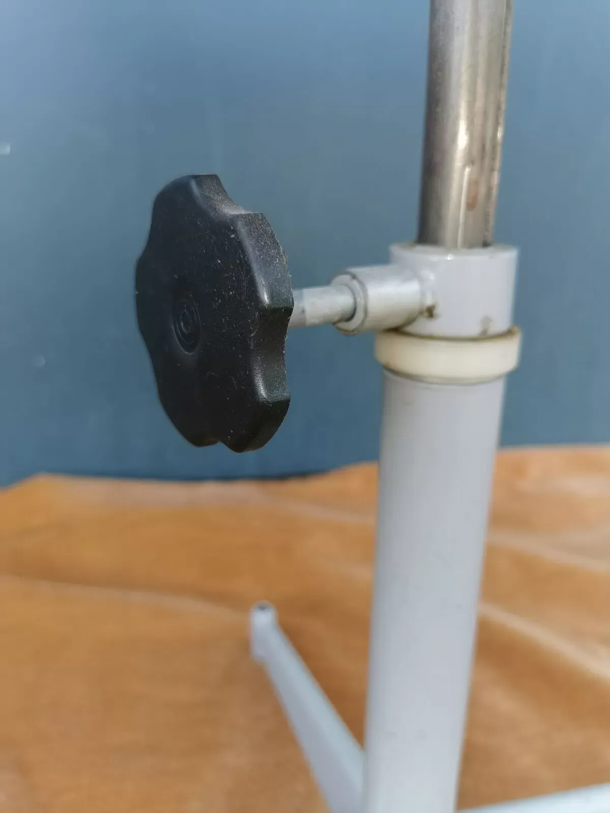 Illustration numéro 5 du produit Chaise d atelier reglable