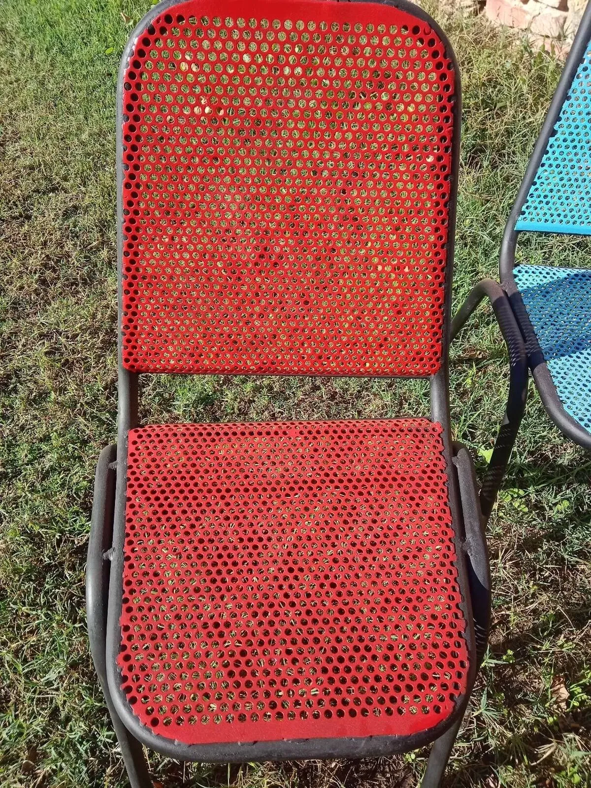 Illustration numéro 5 du produit Chaise métal ajourées