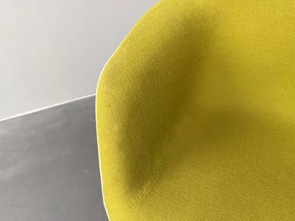Illustration numéro 5 du produit Le fauteuil Fonda par Charles et Ray Eames pour Vitra, Allemagne, années 1960.