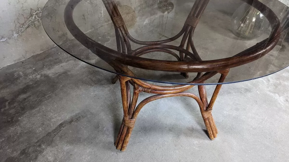 Illustration numéro 5 du produit Table à manger en rotin