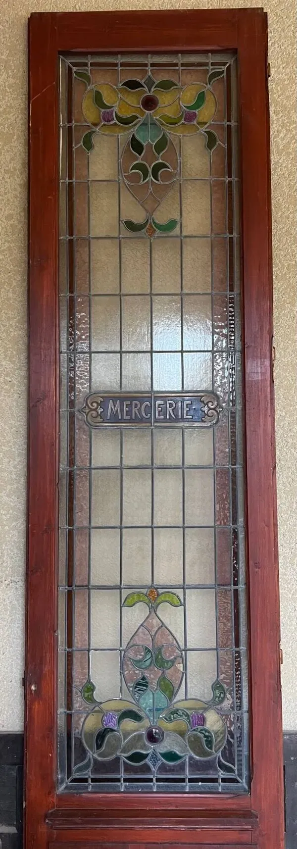 Illustration numéro 5 du produit Portes de magasin fin XIXem, devanture de mercerie avec vitraux Art Nouveau