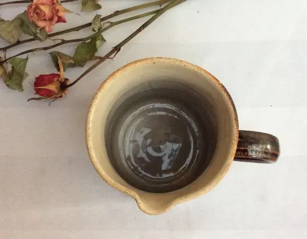 Illustration numéro 5 du produit Pichet  avec bec verseur en grès émaillé années 50