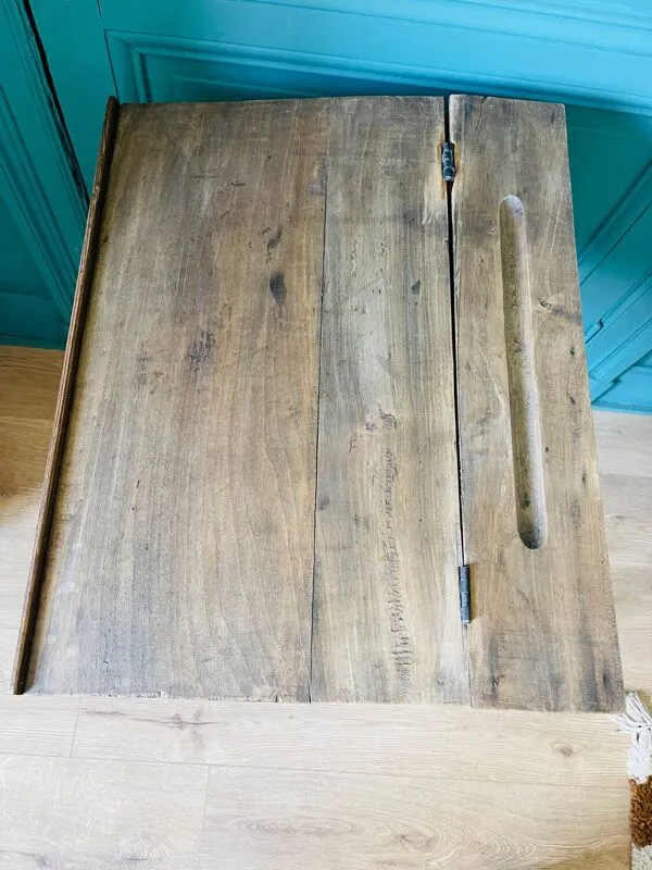 Illustration numéro 5 du produit Pupitre de maître d’école ancien