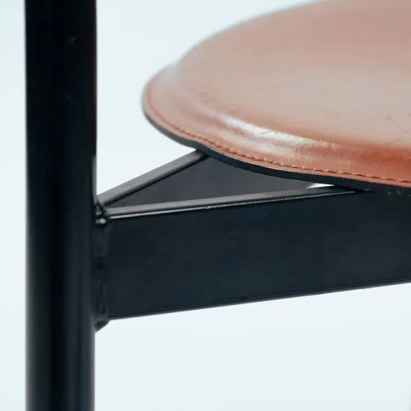 Illustration numéro 5 du produit 6 chaises trépied en cuir Linea Veam, Italie, années 1980