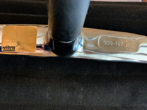 Illustration numéro 5 du produit Fauteuil modèle 107 de Charles & Ray pour Vitra