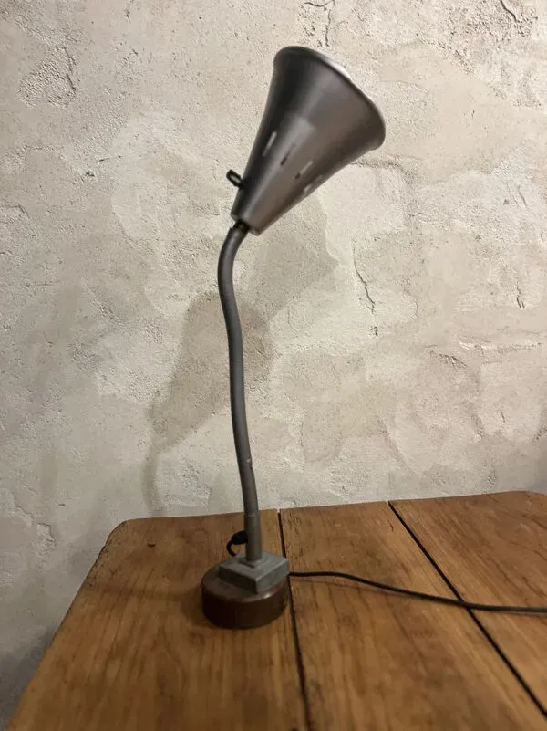 Illustration numéro 5 du produit Lampe indus vintage