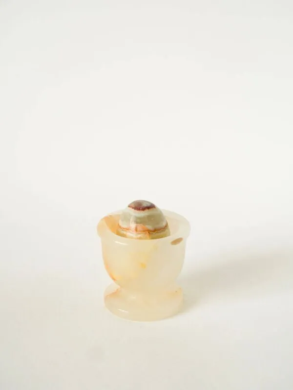 Illustration numéro 5 du produit Petit mortier et pilon en albâtre, 1970