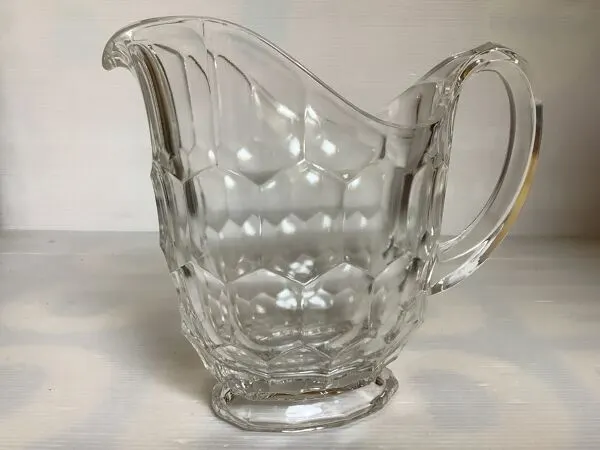 Illustration numéro 5 du produit Grand pichet broc ovale en verre