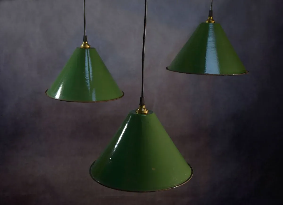 Illustration numéro 5 du produit Suspension industrielle design support en chêne avec 3 cloches en métal