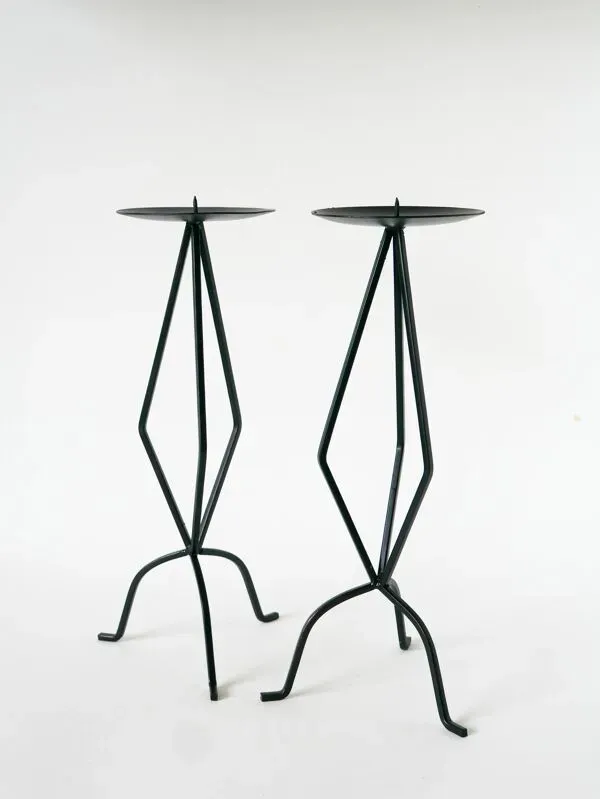 Illustration numéro 5 du produit Paire de chandeliers sculpturaux en fer forgé, brutalistes, 1970