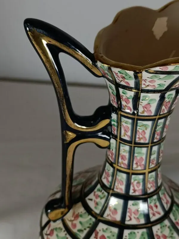 Illustration numéro 5 du produit Aiguière ancienne en faïence décor floral – XIXe siècle