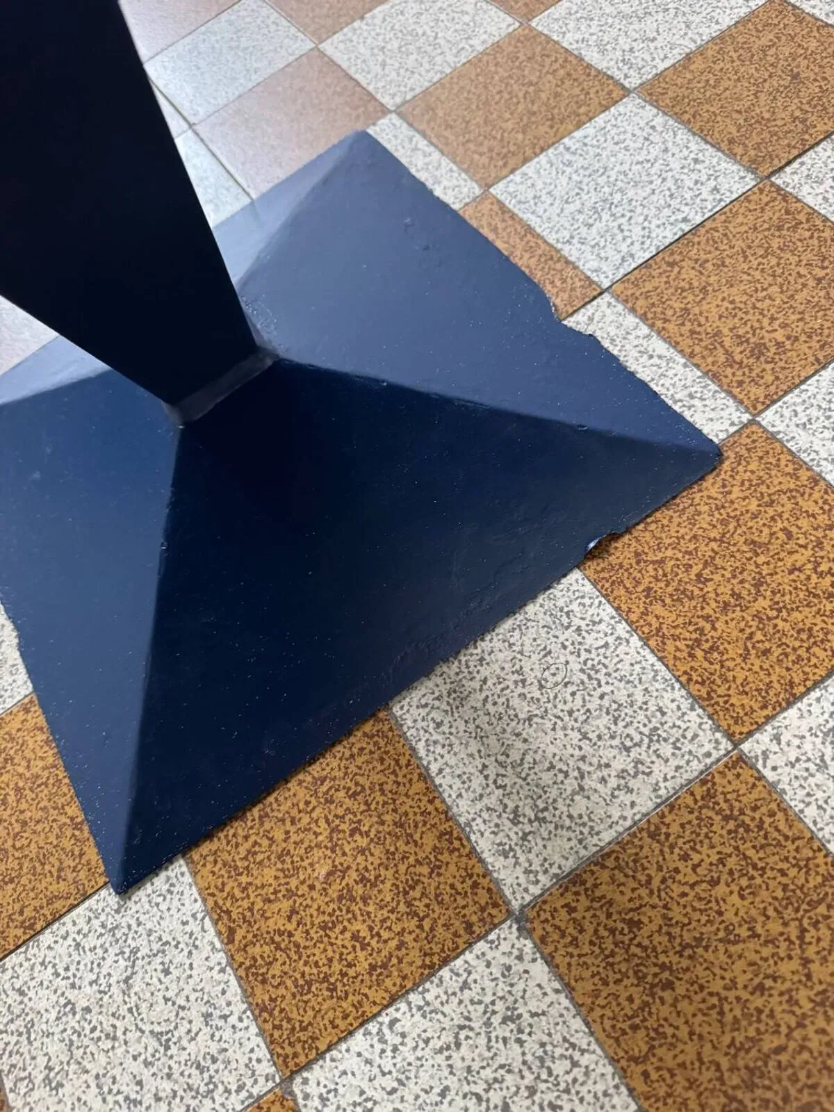 Illustration numéro 5 du produit Table basse Tolix années 50