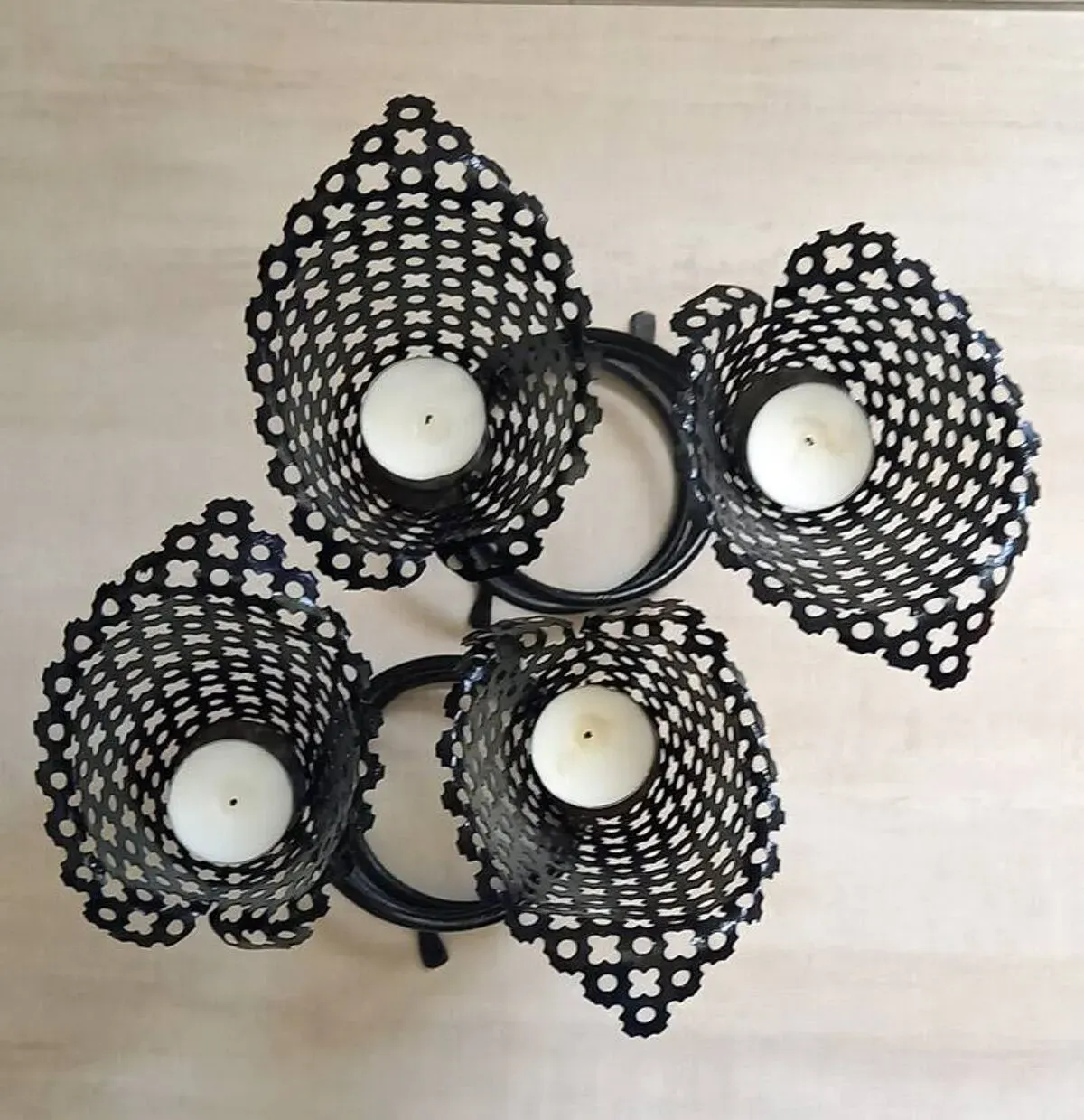 Illustration numéro 5 du produit Paire de bougeoirs doubles en tôle perforée