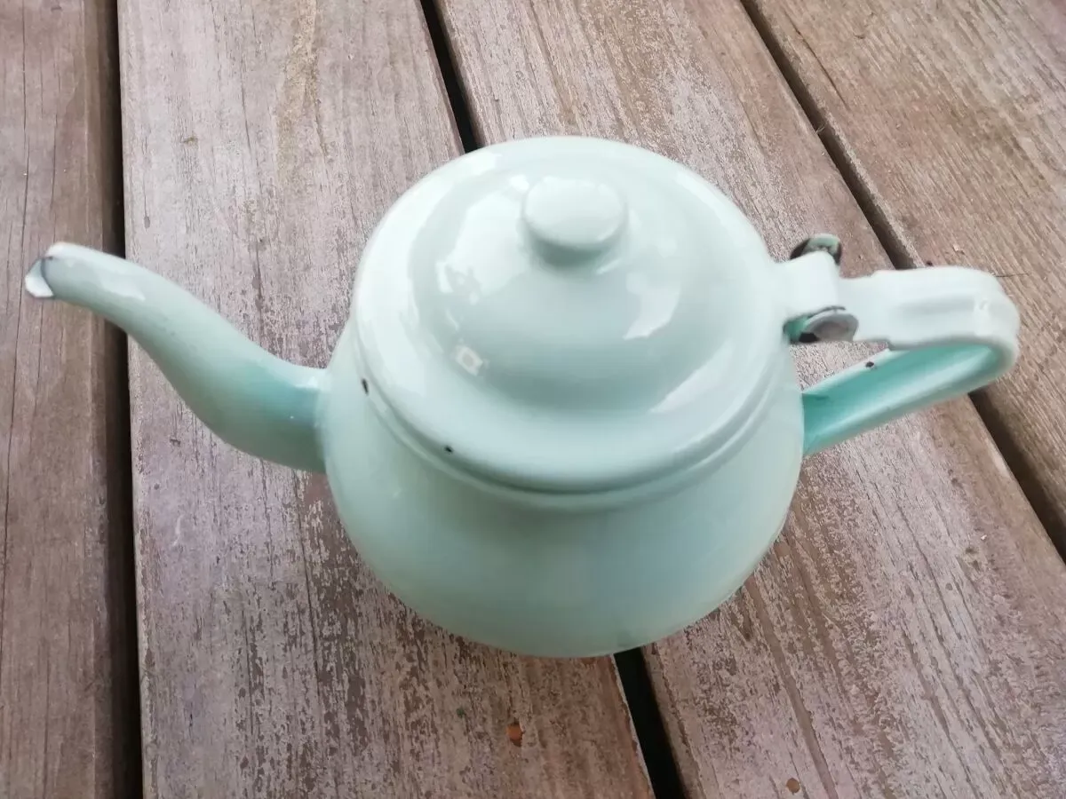 Illustration numéro 5 du produit Théière en tôle émaillée