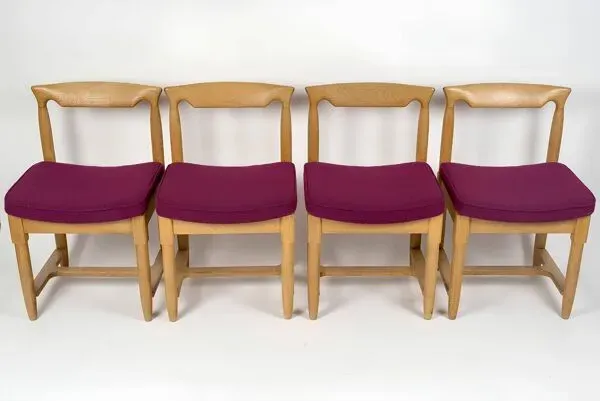 Illustration numéro 5 du produit Ensemble de 4 chaises de Guillerme et Chambron pour Votre Maison, 1960’s
