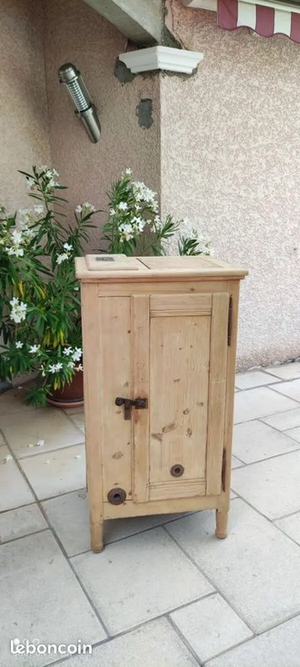 Illustration numéro 5 du produit Meuble de métier