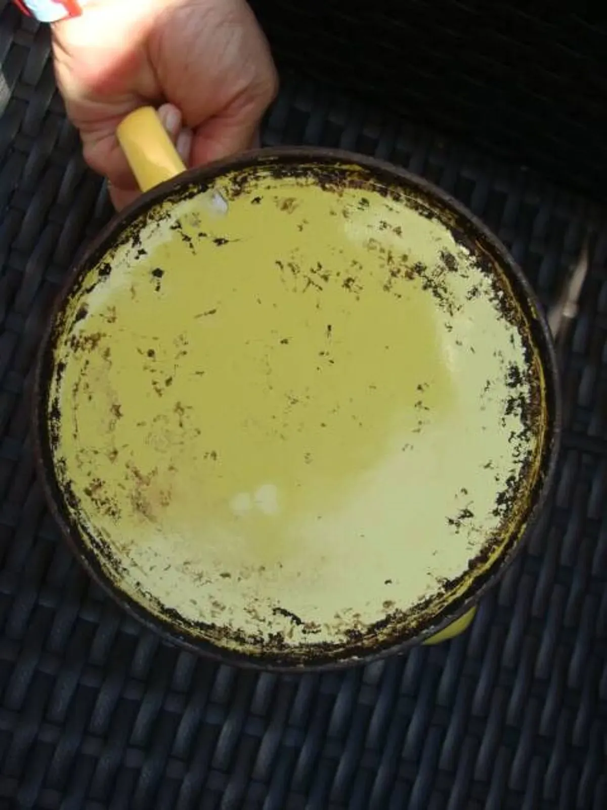 Illustration numéro 5 du produit Cafetière émaillée ancienne