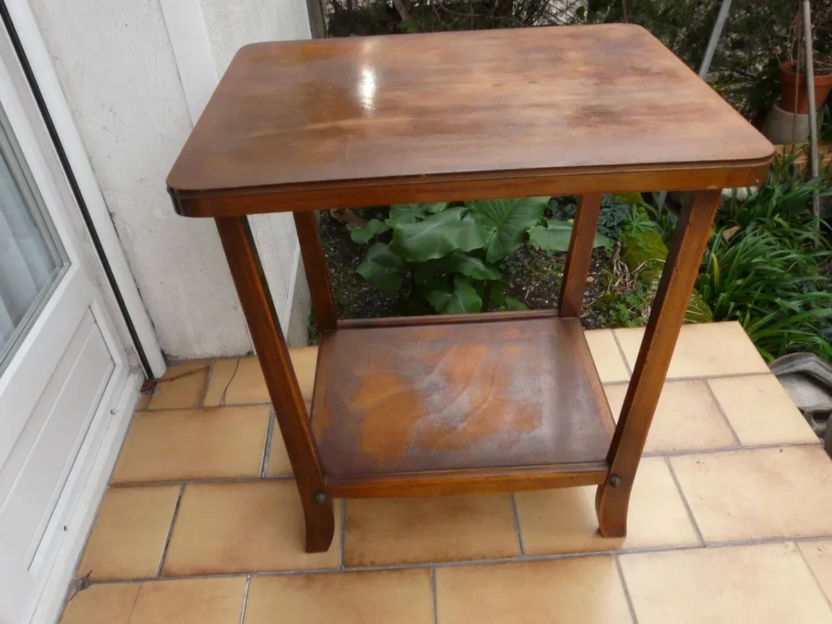 Illustration numéro 5 du produit Table en bois années 50 style industriel