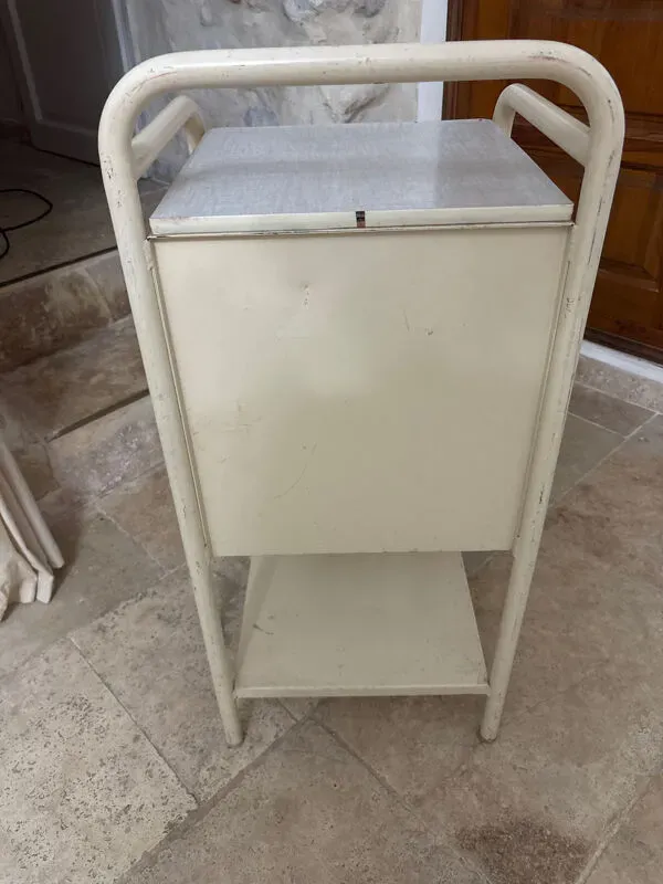 Illustration numéro 5 du produit Table de nuit