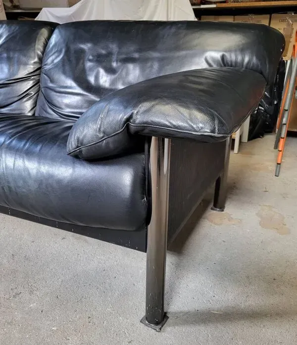 Illustration numéro 5 du produit Canapé Pierluigi Cerri modèle Pause signé Poltrona Frau en cuir Noir Design