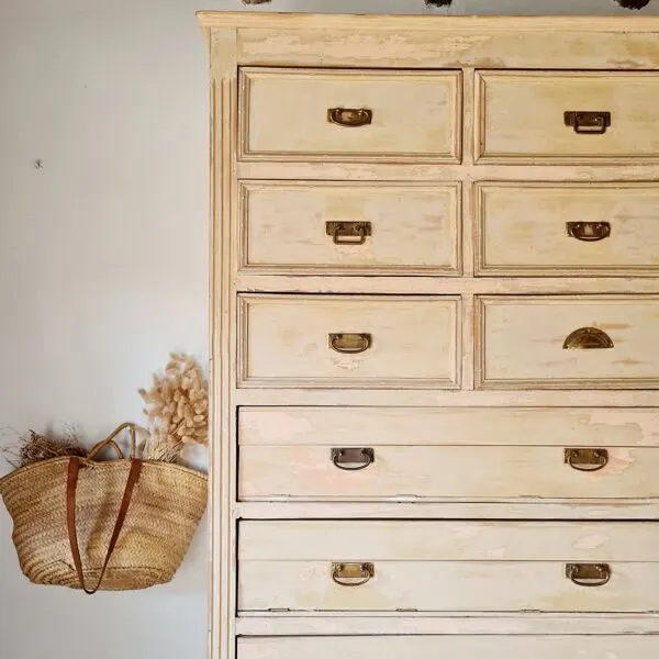 Illustration numéro 5 du produit Meuble de métier, de mercerie - commode haute patinée