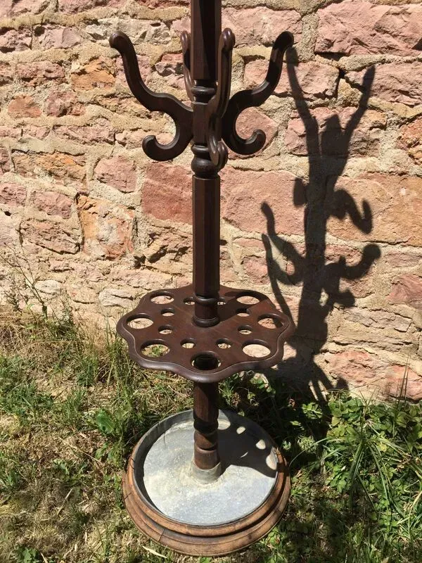 Illustration numéro 5 du produit Portemanteau sur pied chêne et zinc