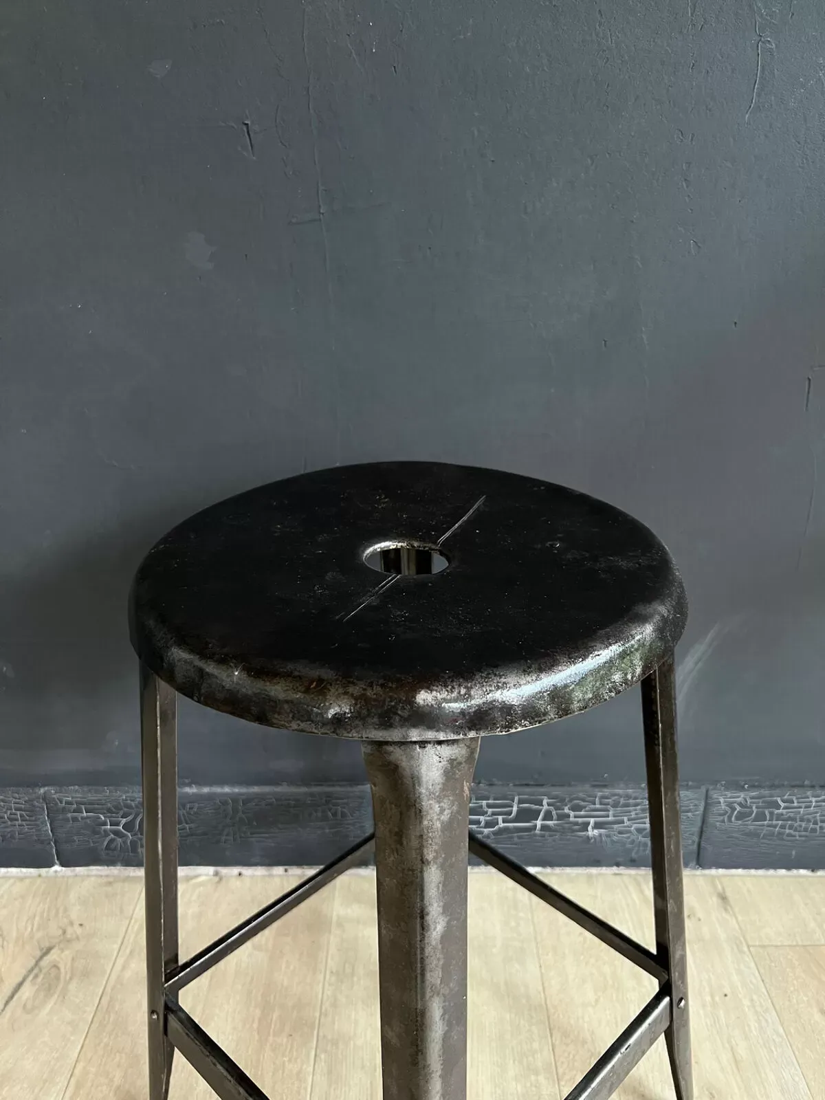 Illustration numéro 5 du produit Tabouret