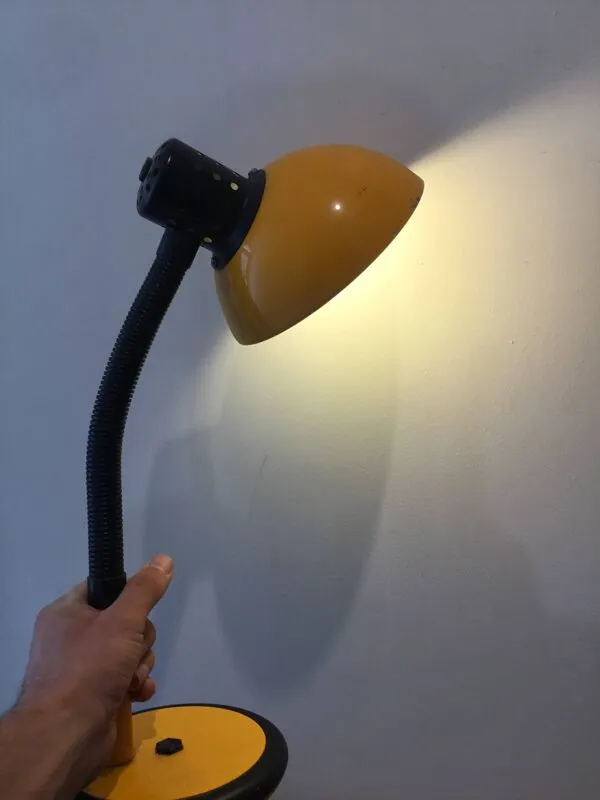 Illustration numéro 5 du produit Lampe jaune industrielle
