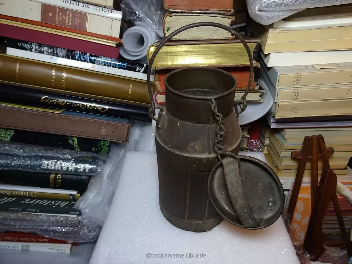 Illustration numéro 5 du produit Bidon à lait en fer apprenti compagnon XXe siècle