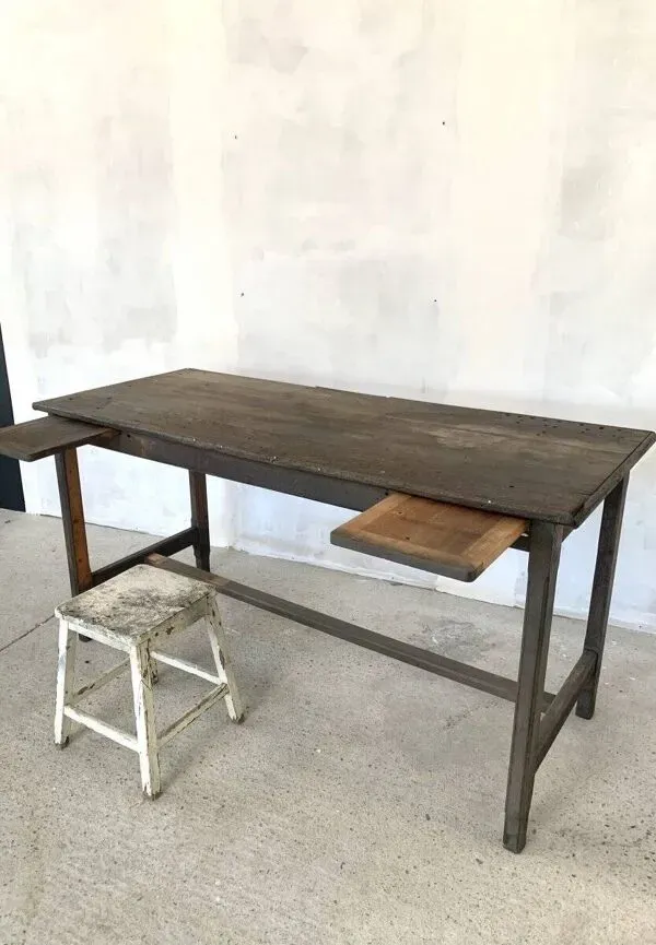 Illustration numéro 5 du produit Table haute d'atelier aéronautique