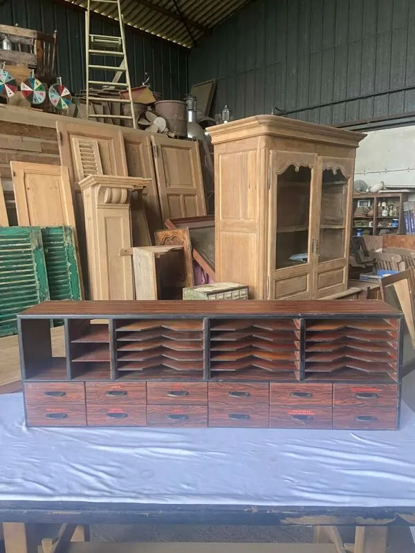 Illustration numéro 5 du produit Meuble de métier à casiers et tiroirs