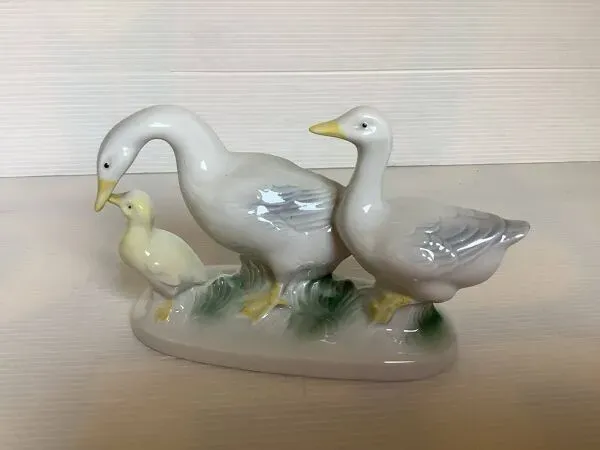 Illustration numéro 5 du produit Trio d’oies en céramique