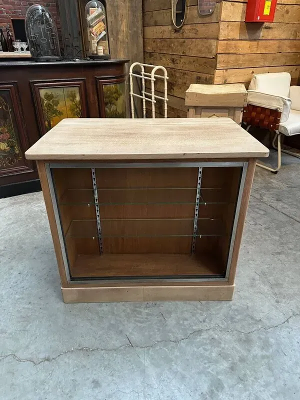 Illustration numéro 5 du produit Comptoir vitrine de magasin Années 50