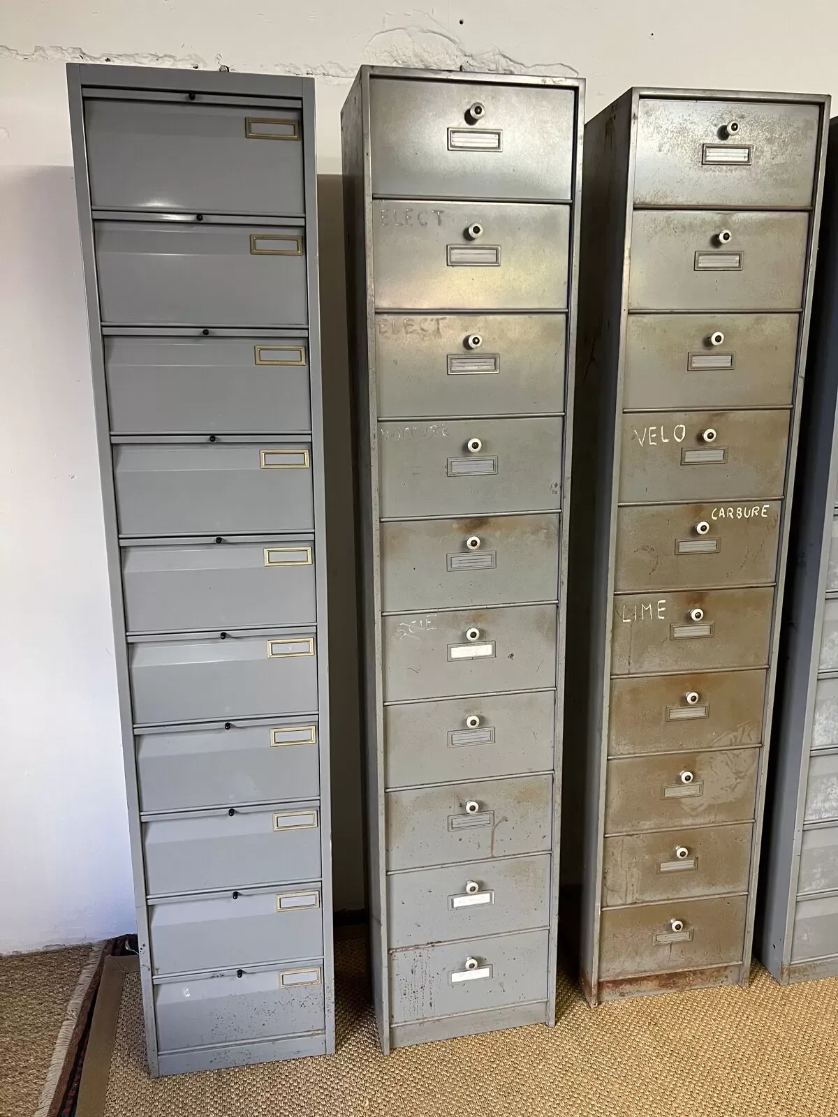 Illustration numéro 5 du produit Lot de 5 meubles métal à clapets industriel