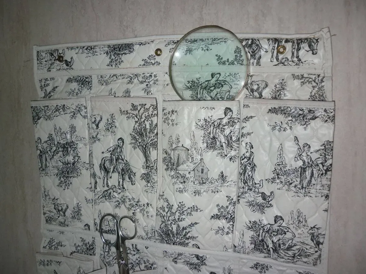 Illustration numéro 5 du produit Rangement mural à soufflets