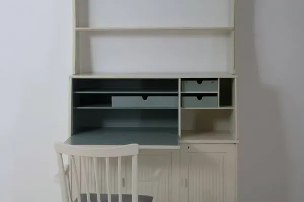 Illustration numéro 5 du produit Secrétaire Bibliothèque avec son fauteuil « Vardags » de Carl Malmsten, Suède 1960s