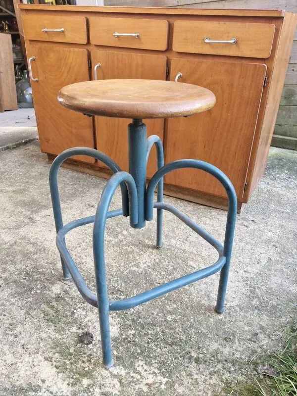 Illustration numéro 5 du produit Tabouret industriel d'architecte