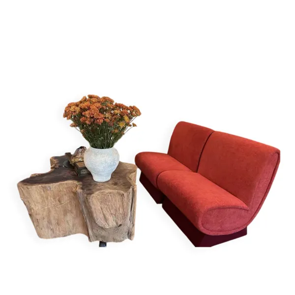Illustration numéro 5 du produit Canapé Rouge Brique — Silhouette sculptée