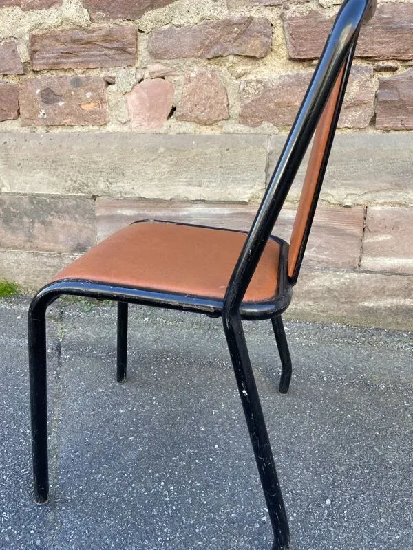Illustration numéro 5 du produit Chaise d'école vintage simili cuir 1960