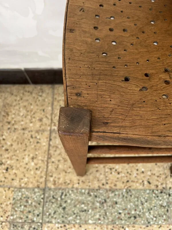 Illustration numéro 5 du produit Ancien tabouret bistrot Luterma