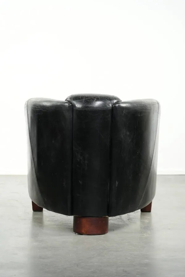 Illustration numéro 5 du produit Fauteuil aviateur en cuir de vachette vintage noir au design au caractère marqué.